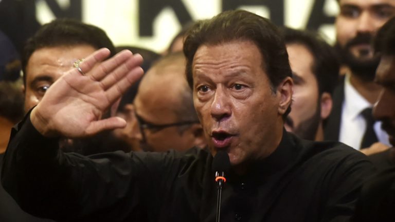 Pakistanský expremiér Imran Khan dostal nový 14-ročný trest odňatia slobody