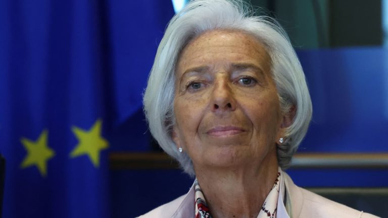 Lagardeová hovorí, že je hrdá na to, že vedie ECB po ostrom prieskume zamestnancov