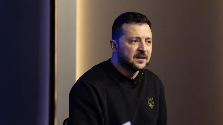 Zelenskyj príjem po ruskej invázii drasticky klesol, odhaľuje nová deklarácia