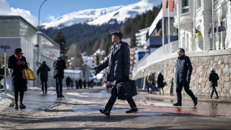 Čína dvorí Davosu s najväčšou prítomnosťou za posledné roky