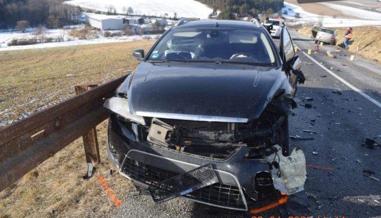 Vodič spôsobil dopravnú nehodu a z miesta odišiel, polícia začala trestné stíhanie (foto)