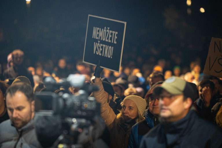 Vláda na hulváta podporuje kriminalitu a krádeže, legislatívne zmeny podľa opozície ohrozujú bezpečnosť slušných ľudí