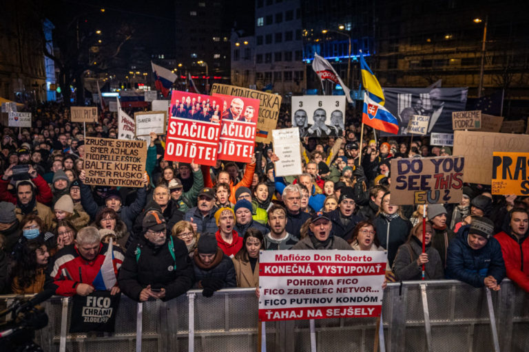 Právny štát a spravodlivosť si nenecháme ukradnúť! Opozícia zverejnila termín najväčšieho protestu