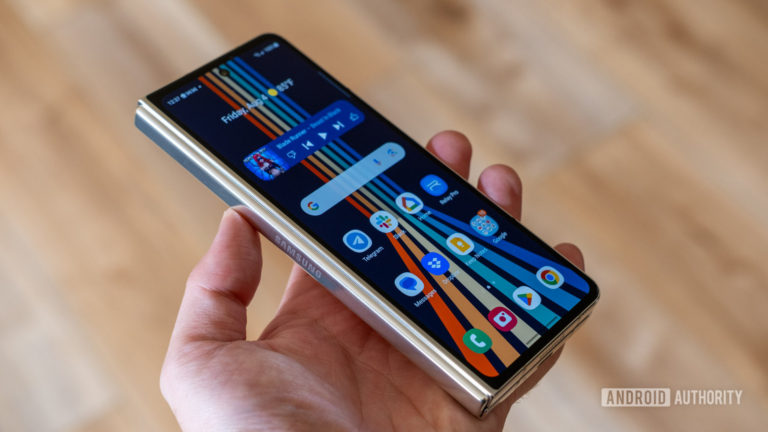 Samsung údajne vyvíja lacnejšiu verziu Galaxy Z Fold 6