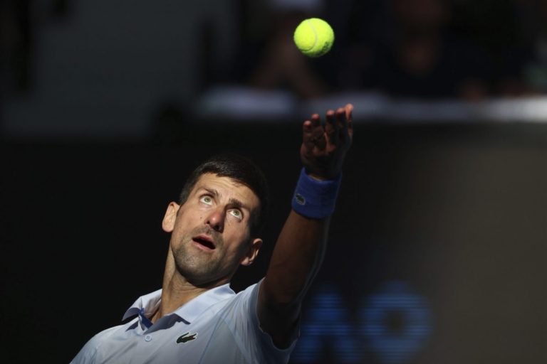 Djokovič našiel premožiteľa na Australian Open po 6 rokoch, Sinner si v Melbourne prvýkrát zahrá vo finále (video)