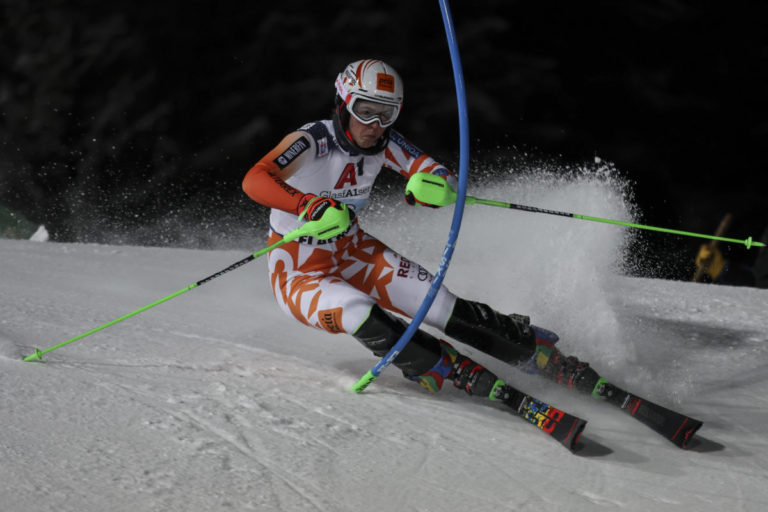 Vlhová ide nočný slalom vo Flachau, v prvom kole tesne zdolala Shiffrinovú (online)