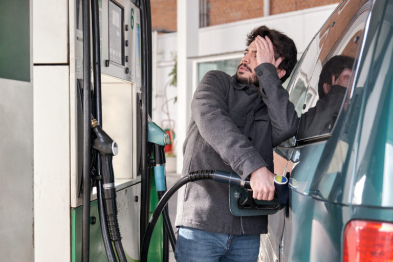 Motoristi môžu na pumpách očakávať mierny nárast cien, zmeny však nebudú markantné