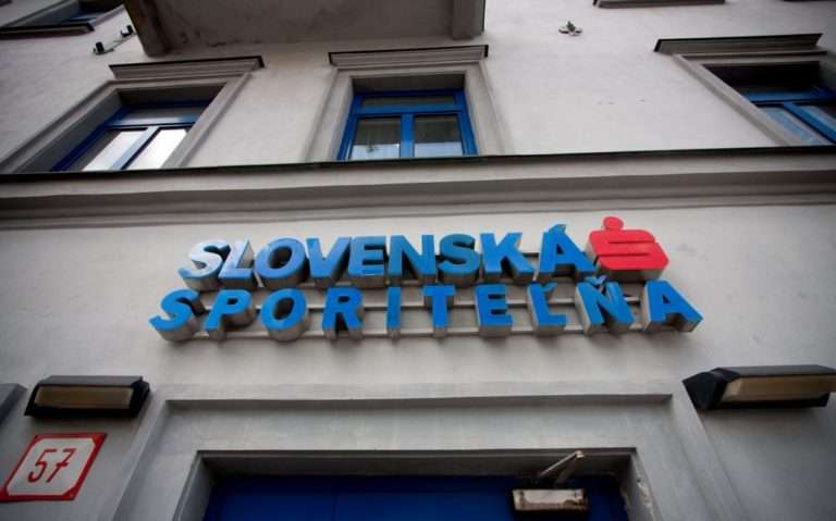 Slovenská sporiteľňa vlani rástla, očakáva však pre bankovú daň pokles zisku