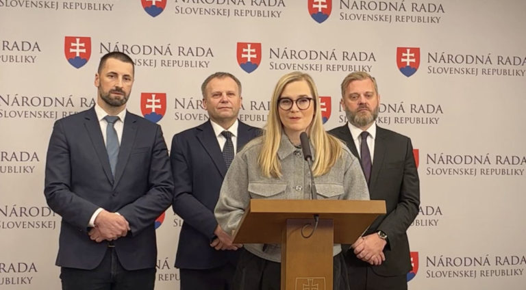 Koalícia neumožnila rokovať o uznesení, ktorým by sa odsúdili útoky na Ukrajinu severokórejskými zbraňami (video)