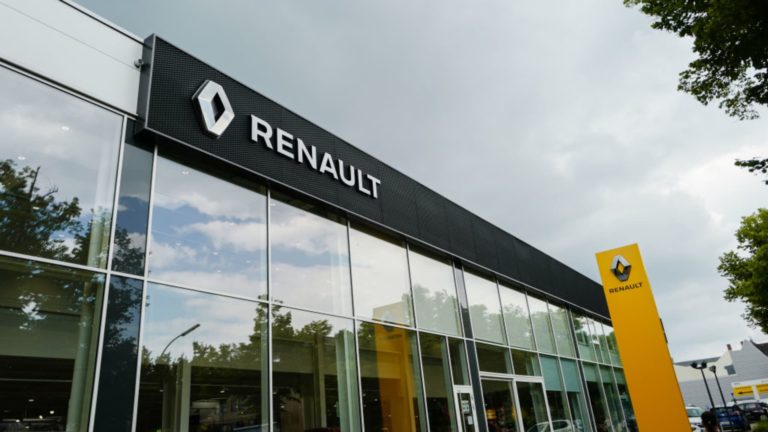 Renault sa podieľa na zvýšení o 6 %, keďže automobilka plánuje zvýšenie dividend