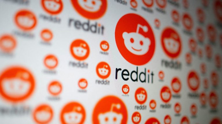 Reddit umožní používateľom kúpiť si jeho IPO, ale varuje, že by mohli akcie urobiť riskantnejšími