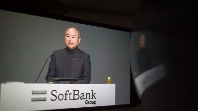 Akcie SoftBank predĺžili svoj prudký nárast a dosiahli viac ako 15% nárast zisku