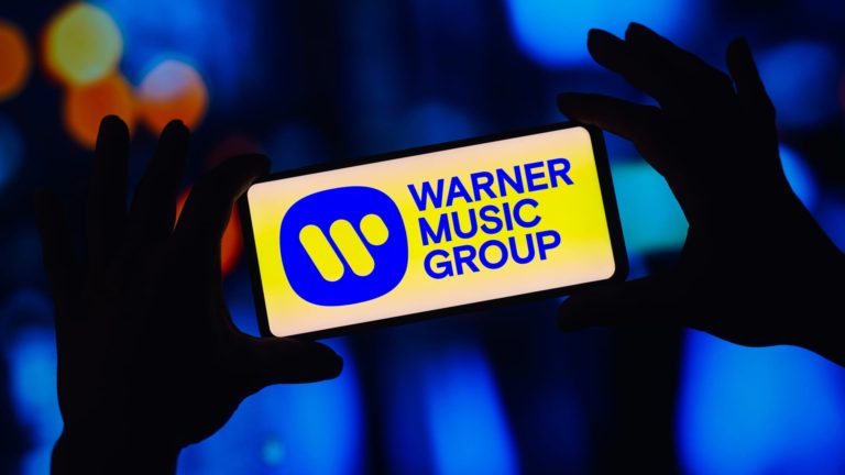 Warner Music zruší 600 pracovných miest alebo 10 % zamestnancov