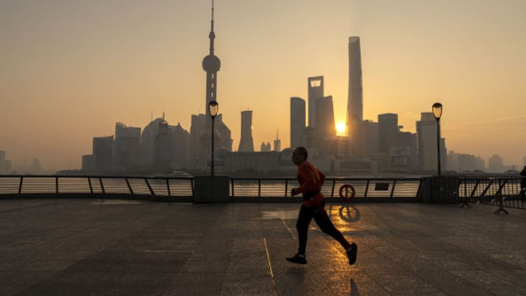 Najväčším problémom Číny je nedostatok dôvery: Standard Chartered CEO