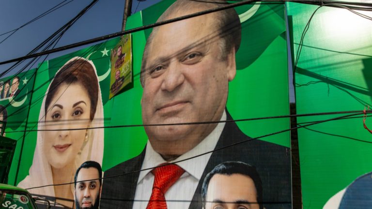 Nawaz Sharif tvrdí, že vyhral medzi tvrdeniami o manipulácii s hlasovaním