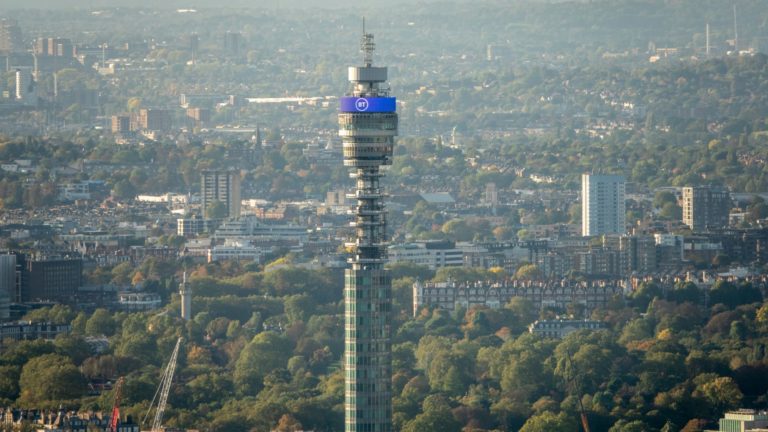 Slávna londýnska BT Tower bola predaná americkej hotelovej skupine za 347 miliónov dolárov