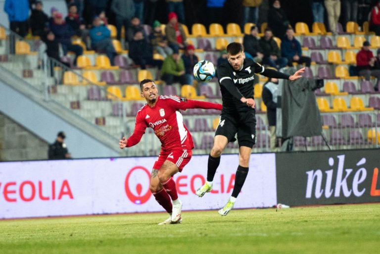 Zápas o „hornú šestku“ v Banskej Bystrici sa skončil remízou 1:1, herne mal však navrch Trenčín (video)