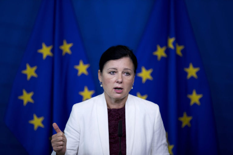 Európska komisia bude sledovať vývoj na Slovensku, Jourová reagovala na list od Kuciakovej rodiny