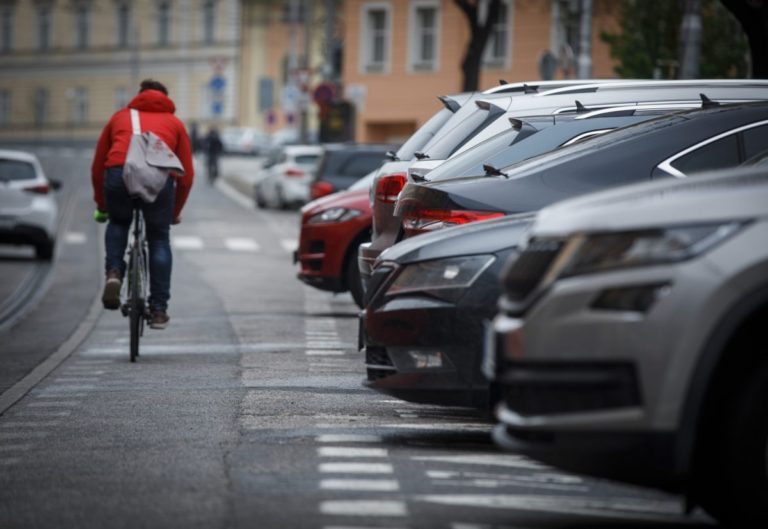 Bratislava chce budovať ďalšie záchytné parkoviská a parkovacie domy, vyrásť by mali v Dúbravke aj Petržalke