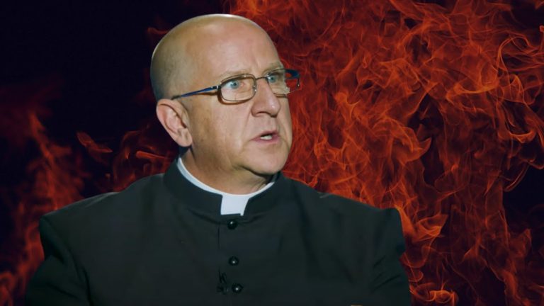 Exorcista vyzýva na „duchovnú vojnu“ proti „rastúcemu zlu“