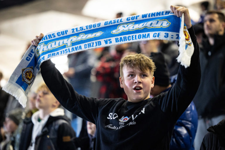 Slovan Bratislava zaplatí pokutu takmer 24-tisíc eur za správanie svojich fanúšikov v Grazi