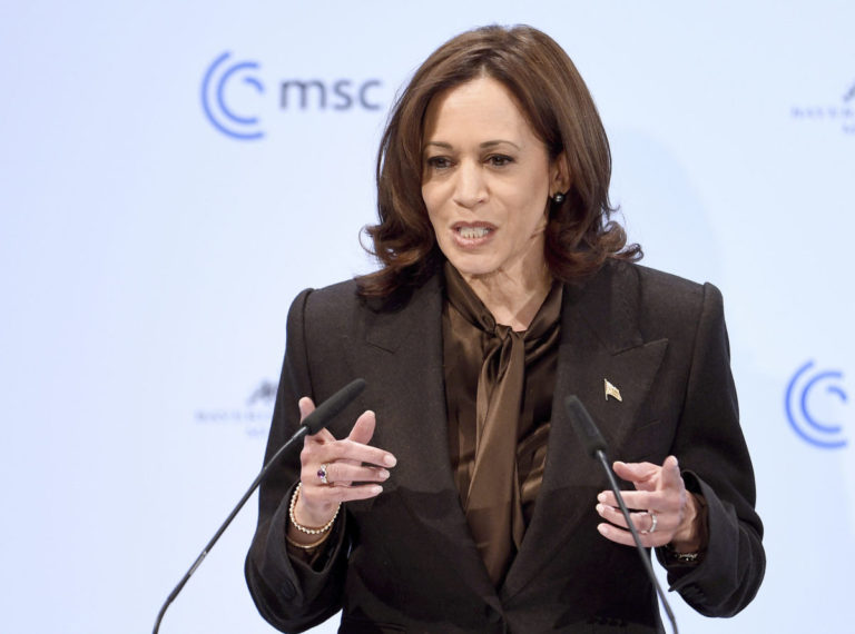 Spojené štáty nemôžu poľaviť v podpore demokracie a multilateralizmu, vyhlásila viceprezidentka USA Kamala Harris