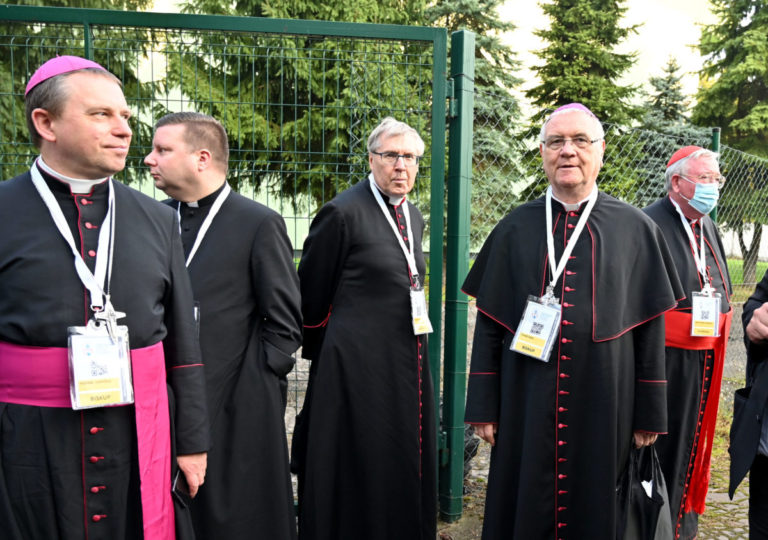 Konferencia biskupov Slovenska sa vyjadrila k aktuálnej spoločenskej situácii. Takýto odkaz majú pre ľudí