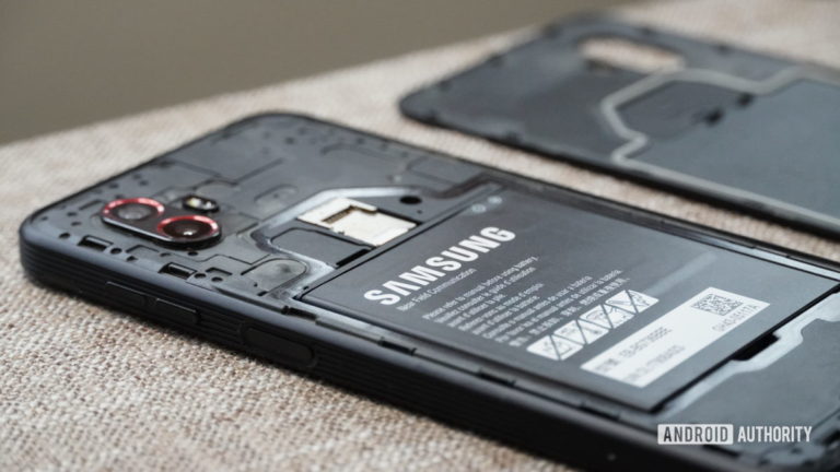 7 rokov aktualizácií znamená, že Galaxy S25 by mal mať vymeniteľnú batériu