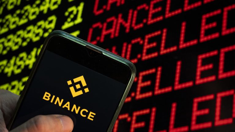 Výkonný riaditeľ Binance ušiel z nigérijskej väzby, keď úrady uvalili nové daňové poplatky