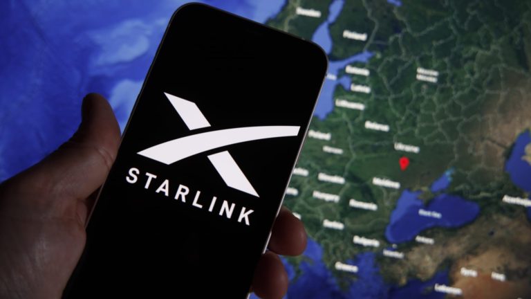 Demokrati skúmajú údajné ruské používanie SpaceX Starlink na Ukrajine