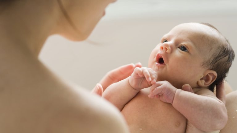 Klesajúca miera pôrodnosti predstavuje pre svetovú ekonomiku veľkú výzvu