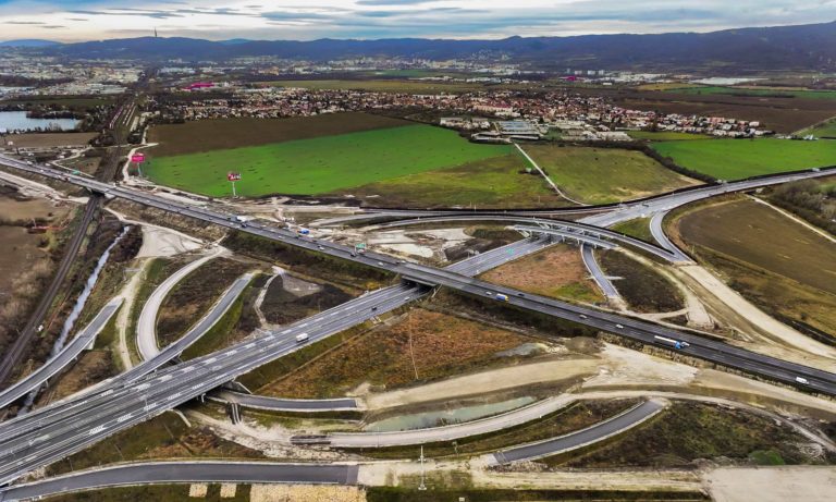 Uzatvorenie časti diaľnice tento víkend nebude, NDS posunula opravu mosta v križovatke D1 a R1 pri Trnave