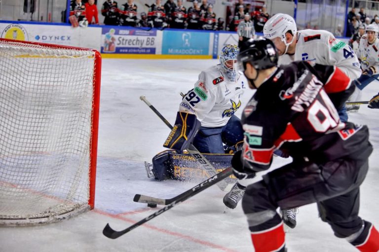 Spišská Nová Ves si po roku opäť zahrá semifinále play-off, s Banskou Bystricou urobila rýchly proces (video+foto)