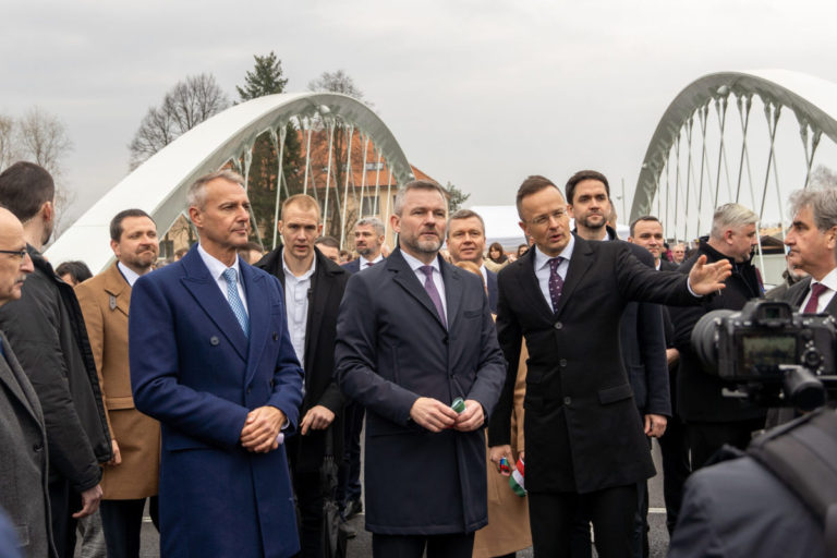 Slovensko má nový hraničný priechod s Maďarskom, Pellegrini zdôraznil potrebu spájania sa pri otvorení nového mosta (video+foto)