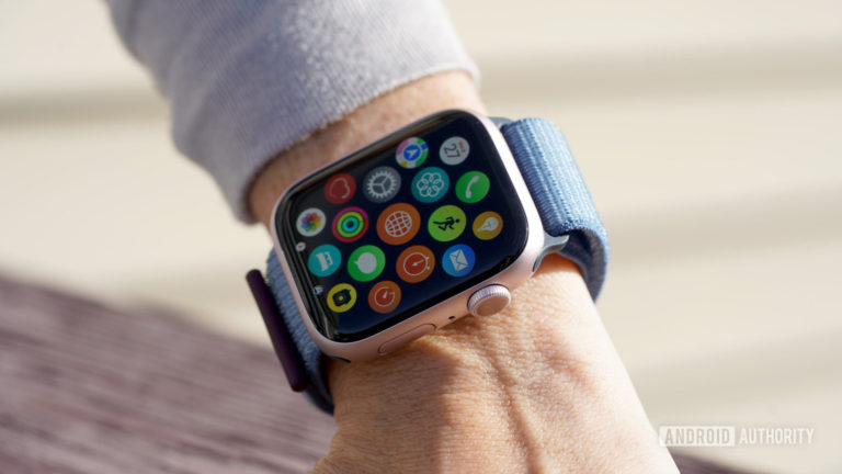 Apple vytiahne zástrčku na internom MicroLED displeji pre Apple Watch