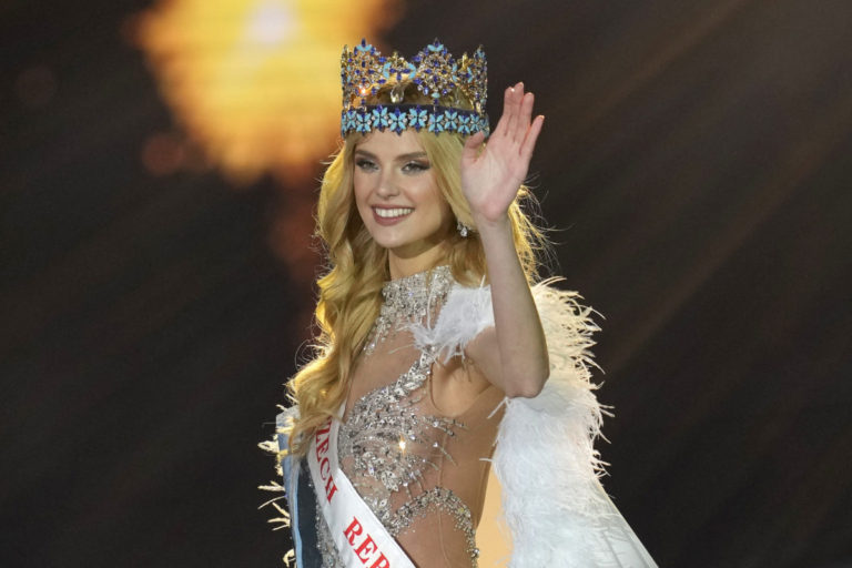 Súťaž krásy Miss World v indickom Mumbaji vyhrala Češka Krystyna Pyszková