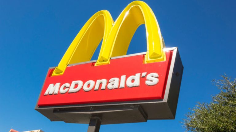 McDonald's kúpi všetkých 225 izraelských franšízových reštaurácií po páde bojkotu
