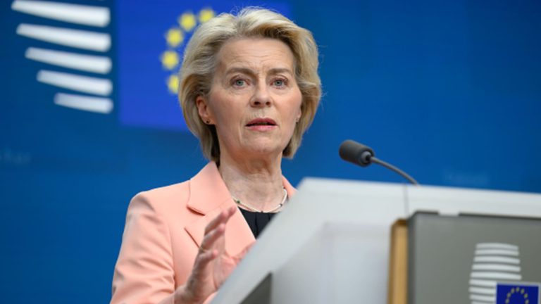 Von der Leyen z EÚ opakuje Yellenove výzvy na tvrdý postoj k nadmernej čínskej kapacite