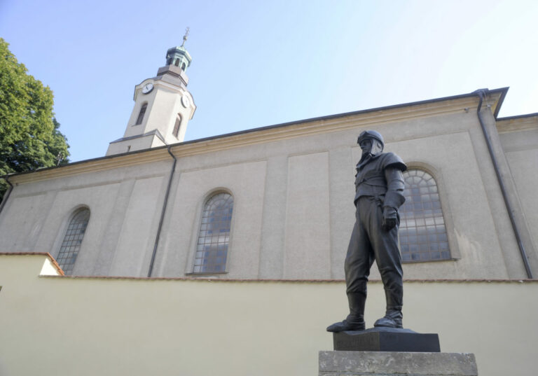 Pred 105 zahynul pri leteckom nešťastí M. R. Štefánik, jeho životný príbeh je inšpiráciou aj v súčasnosti