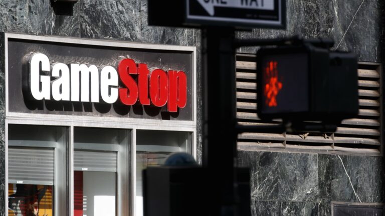 Akcie GameStop, AMC poskočili o ďalších 60 % v obchodovaní pred trhom, keďže sa vracia šialenstvo s akciami meme