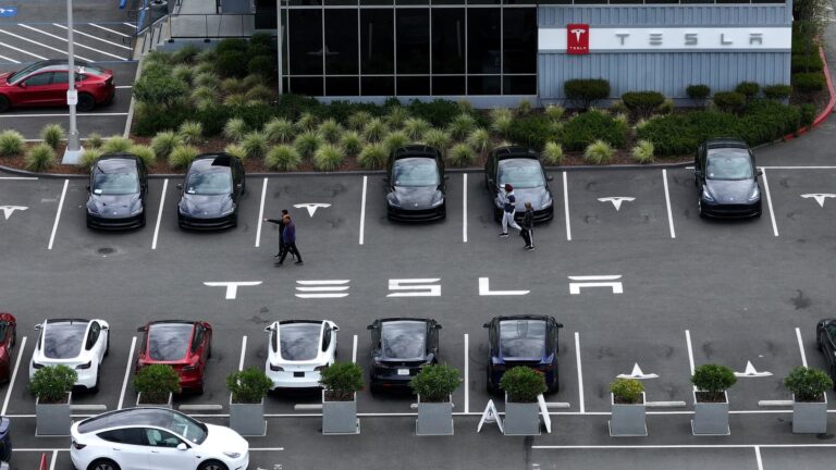 Keďže prepúšťanie Tesly pokračuje, v Kalifornii sa prerušuje 600 pracovných miest