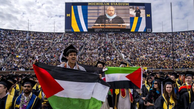 Zamestnávatelia, ktorí sa vyhýbajú prijímaniu absolventov vysokých škôl kvôli palestínskym protestom: Prieskum
