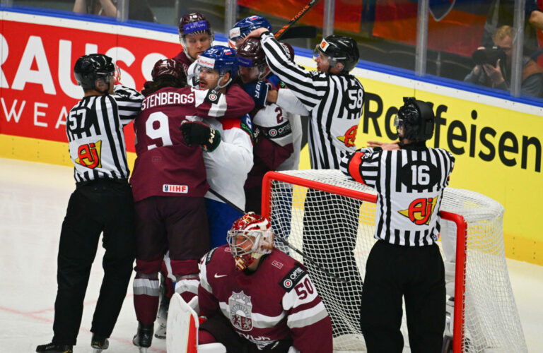 Slovenskí hokejisti si trochu skomplikovali situáciu. Ako si zabezpečia postup do štvrťfinále?