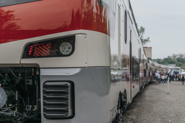 Viaceré osobné vlaky v okolí Gelnice na niekoľko hodín stopli práce na trati, ZSSK zabezpečila náhradnú autobusovú dopravu