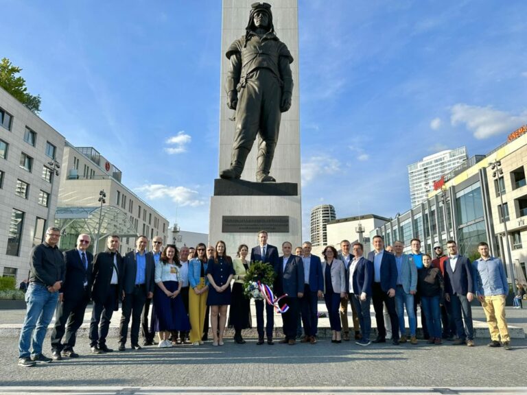 Na Štefánika by sme sa nemali pozerať s nostalgiou, podľa predsedu KDH potrebujeme vizionárskych a pracovitých politikov (foto)