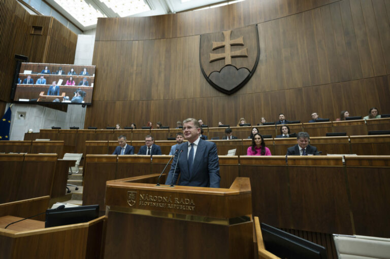 Pre postrelenie Fica prerušili schôdzu parlamentu najneskôr do 21. mája. Koaliční politici sú momentálne terče, vyhlásil Blaha (video)