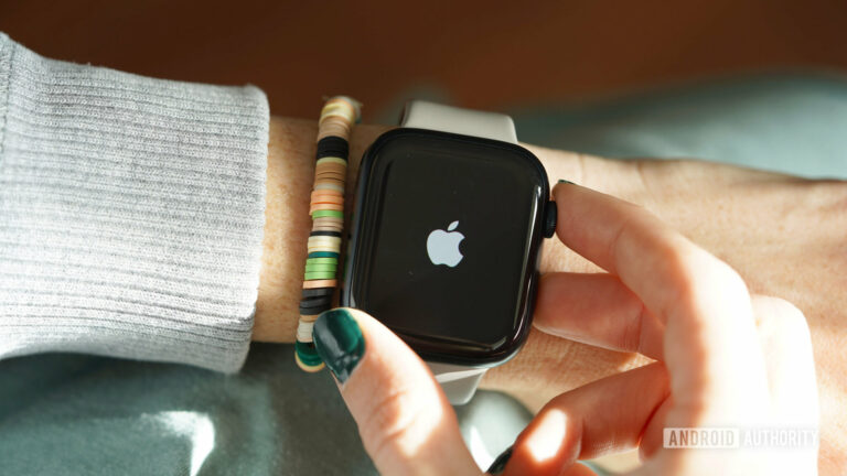 Apple Watch: Uniknuté fotografie odhaľujú, že skupina inteligentných hodiniek Apple nikdy nevydala