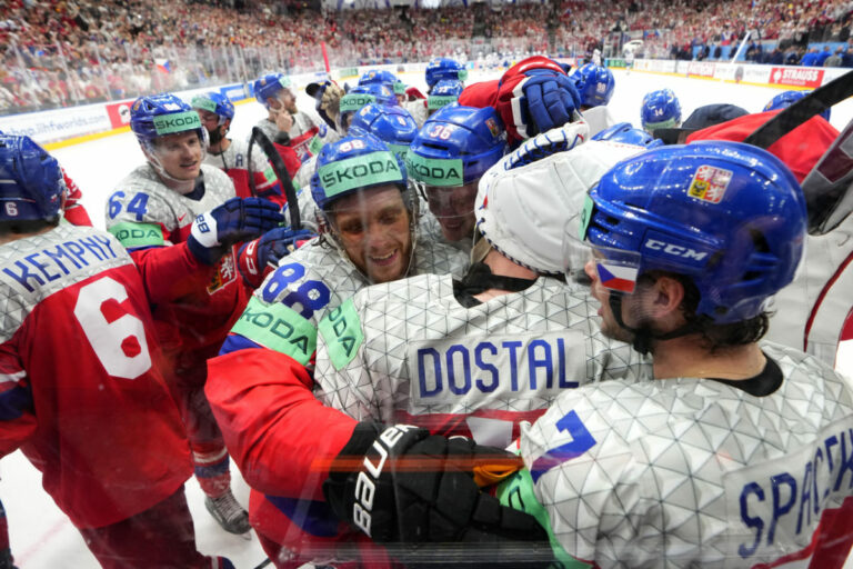 Prvé MS v hokeji pre Zachu a hneď víťazný gól vo štvrťfinále, Pastrňák vyzdvihol aj neskutočný výkon brankára (video+foto)