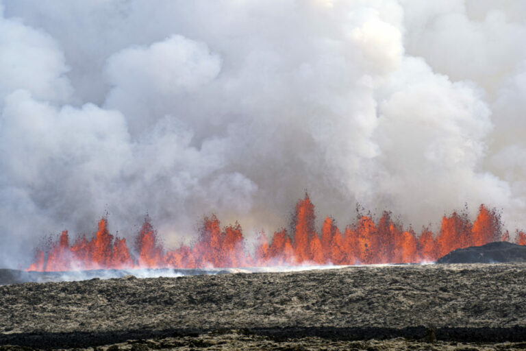 Juhozápad Islandu postihla ďalšia sopečná erupcia, začala sa popoludní po sérii zemetrasení (video+foto)