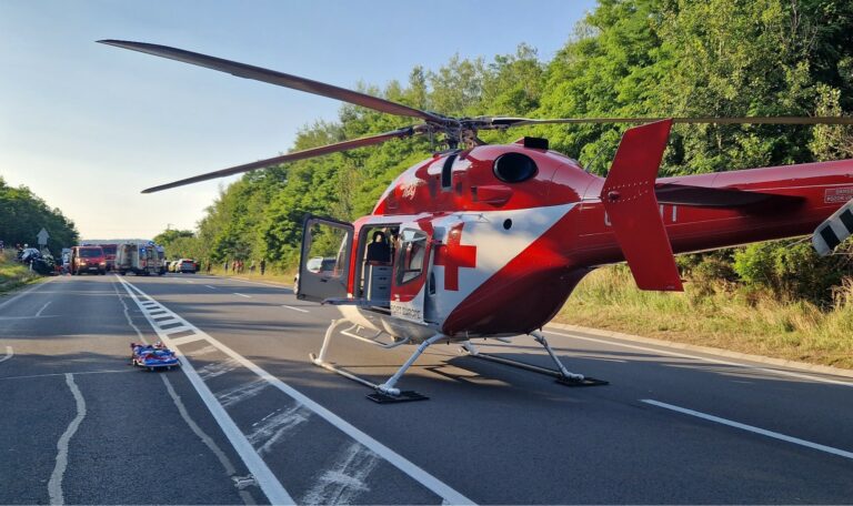 V okrese Rožňava sa stala dopravná nehoda viacerých áut, zasahovať museli dva záchranárske vrtuľníky